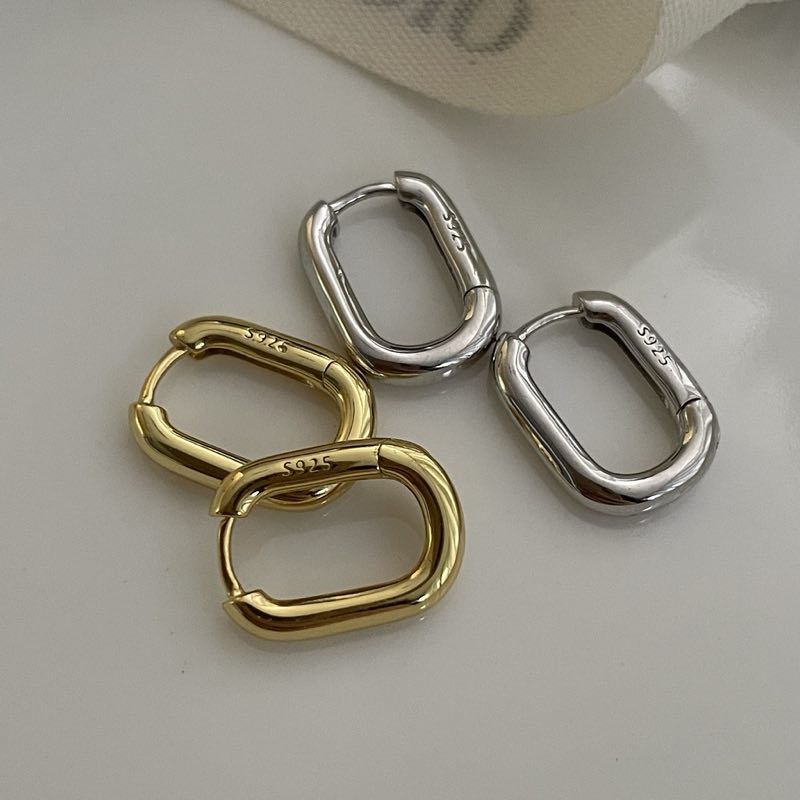 Aros ovalados en oro y plata
