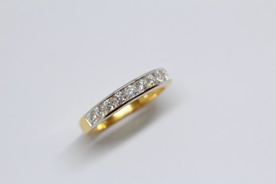 Banda con talla diamantada